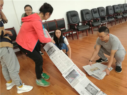 图为大家制作游戏现场